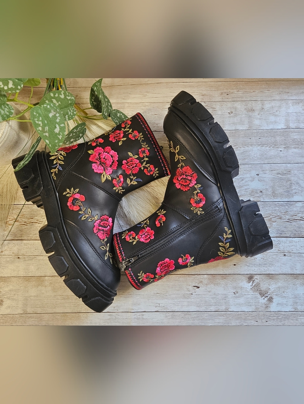FARM RIO Women black Floral Rose Embroidery Boots NEW NWOB Size: 6.5